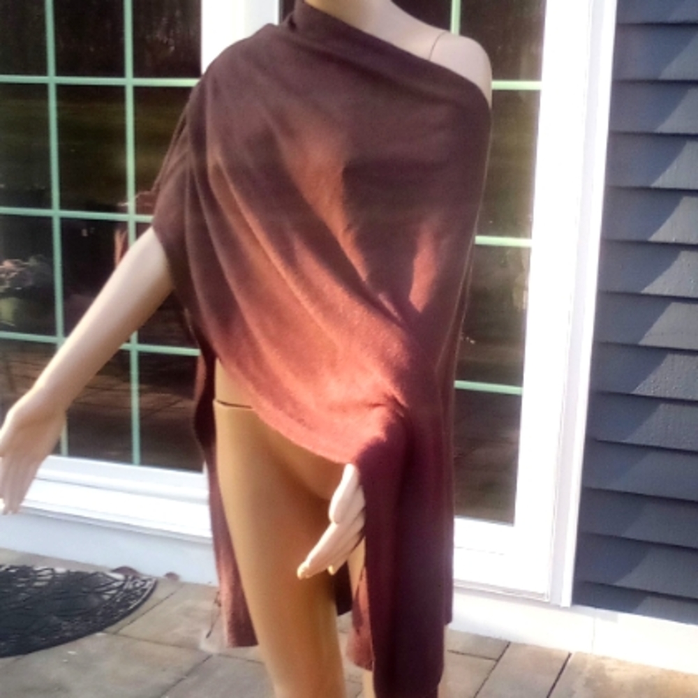 NWT side shawl size 23'6"x34'6"